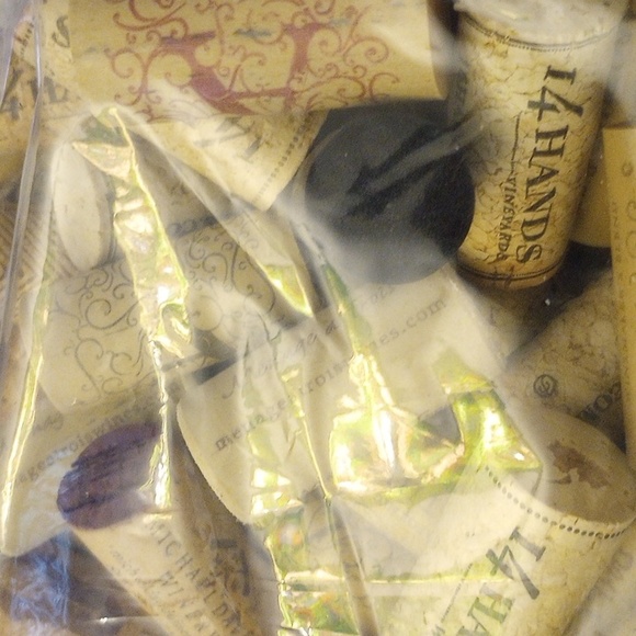 Big Bag of Wine Corks 🍾 - Picture 2 of 4
